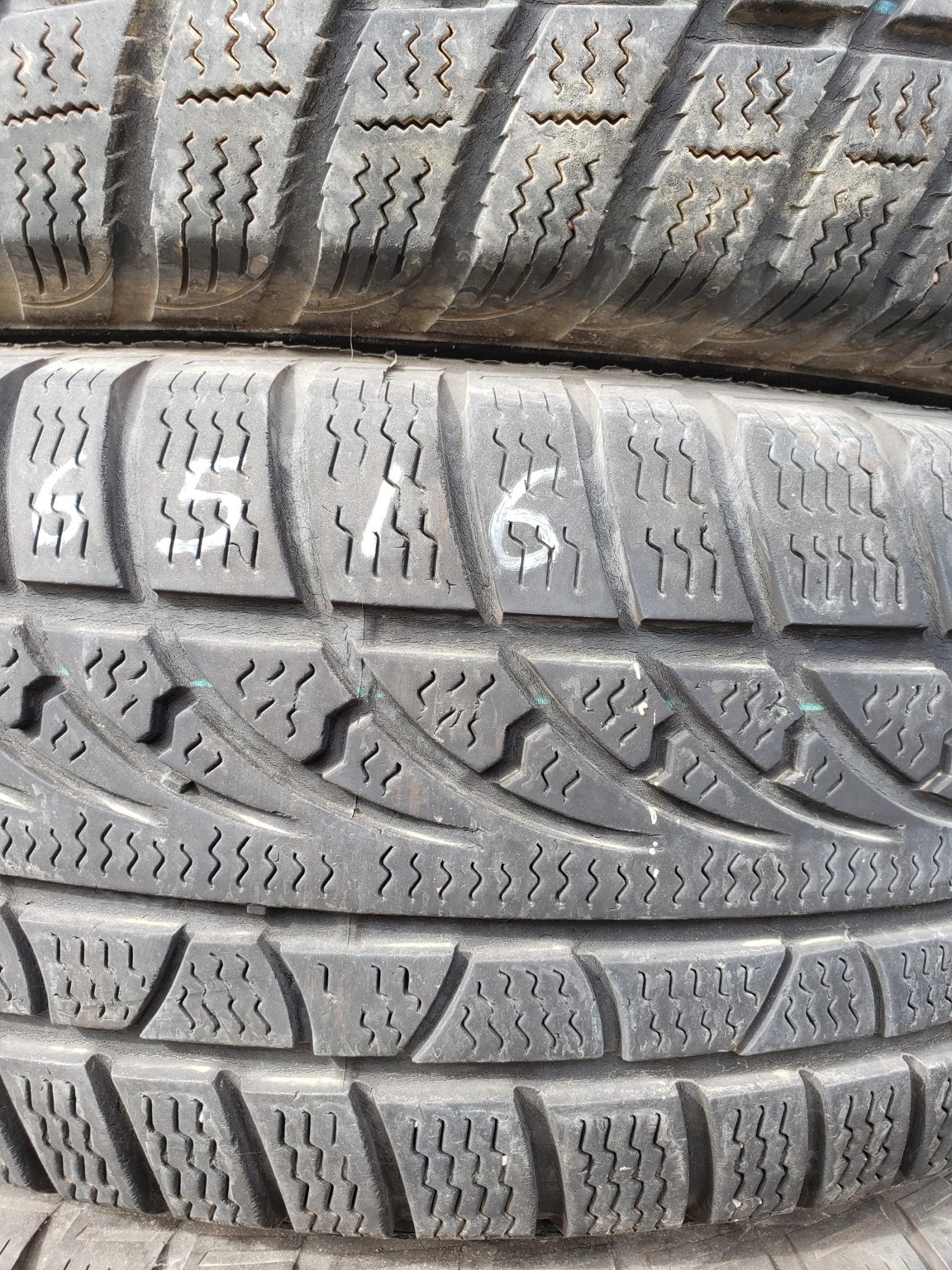 Гуми Зимни 215/65R16, снимка 3 - Гуми и джанти - 56084116