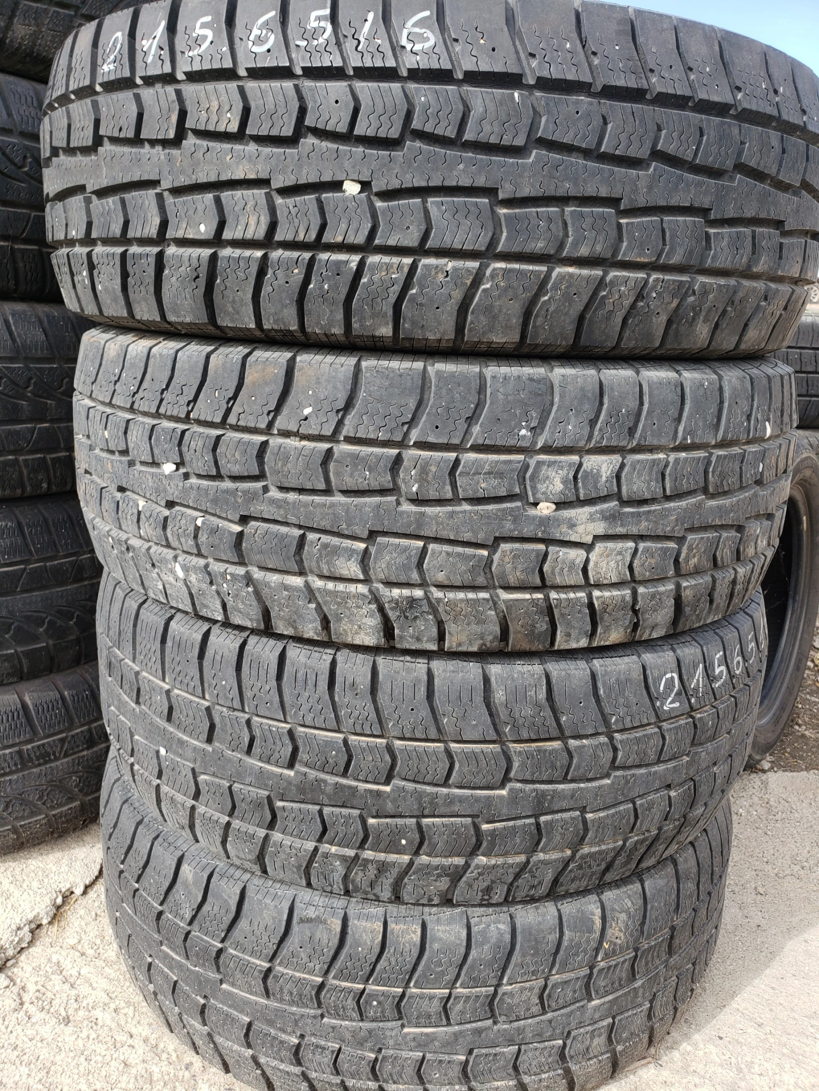 Гуми Зимни 215/65R16, снимка 2 - Гуми и джанти - 56084116
