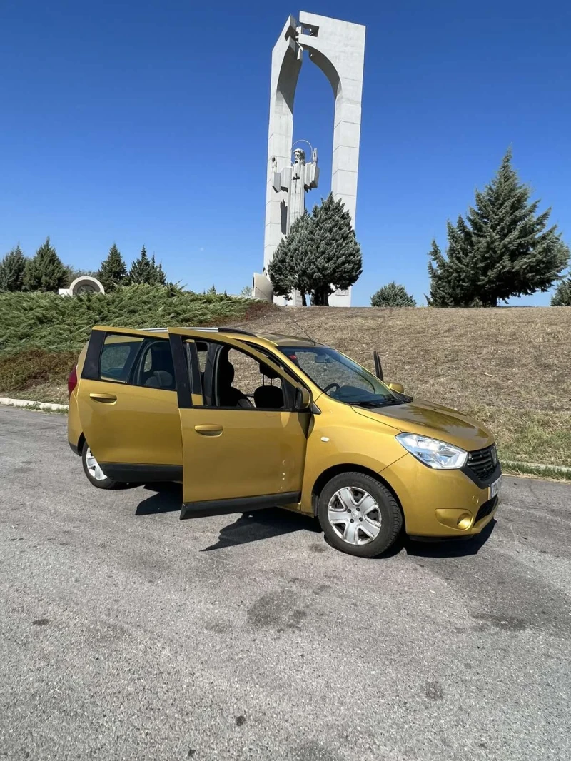 Dacia Lodgy 1.6, снимка 6 - Автомобили и джипове - 47648379