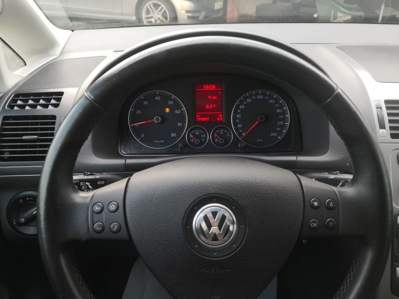 VW Touran 1.4 TSi бензин 140к.с., снимка 11 - Автомобили и джипове - 48823504