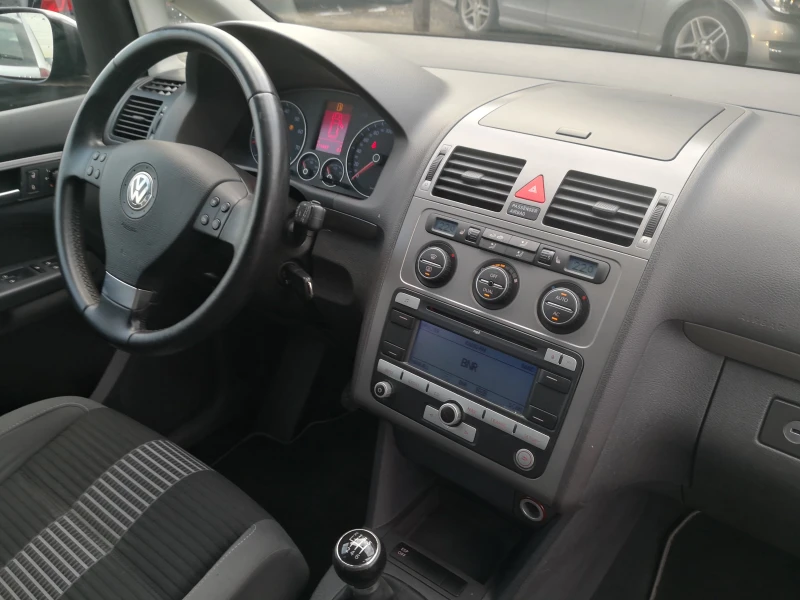 VW Touran 1.4 TSi бензин 140к.с., снимка 6 - Автомобили и джипове - 48823504