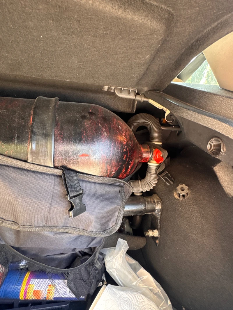 Ford Fiesta 1.3 с вградена метанова уредба, снимка 13 - Автомобили и джипове - 52416716