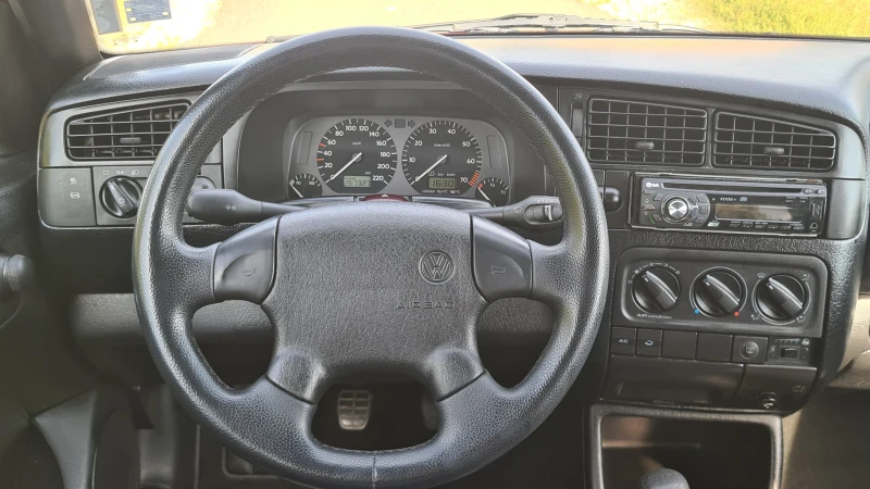 VW Golf GT 1.6 , снимка 11 - Автомобили и джипове - 52259206