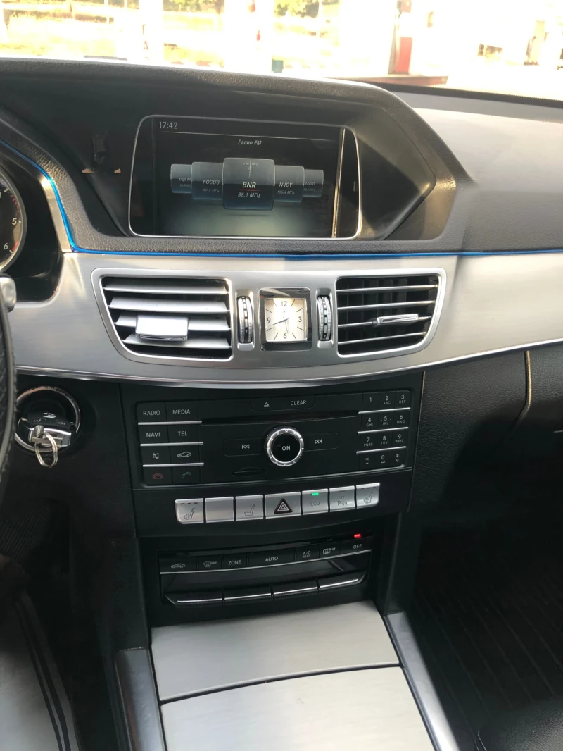 Mercedes-Benz E 200 BLUETEC, снимка 15 - Автомобили и джипове - 52634842