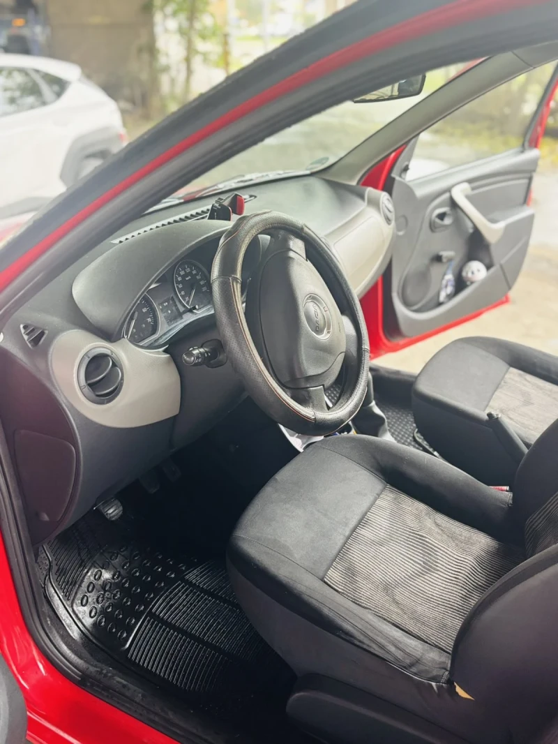 Dacia Sandero, снимка 9 - Автомобили и джипове - 52597972