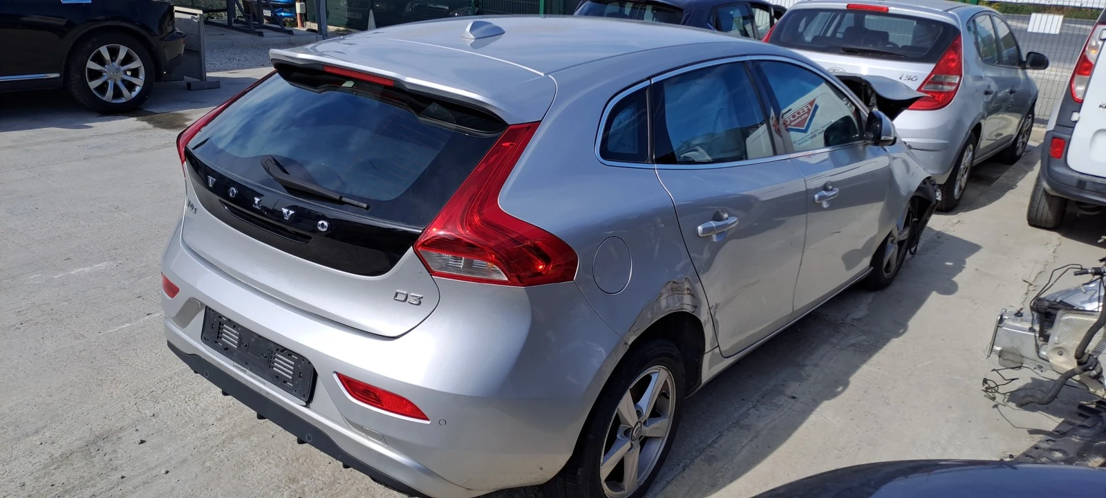 Volvo V40 2.0D D3 163к.с. - изображение 3