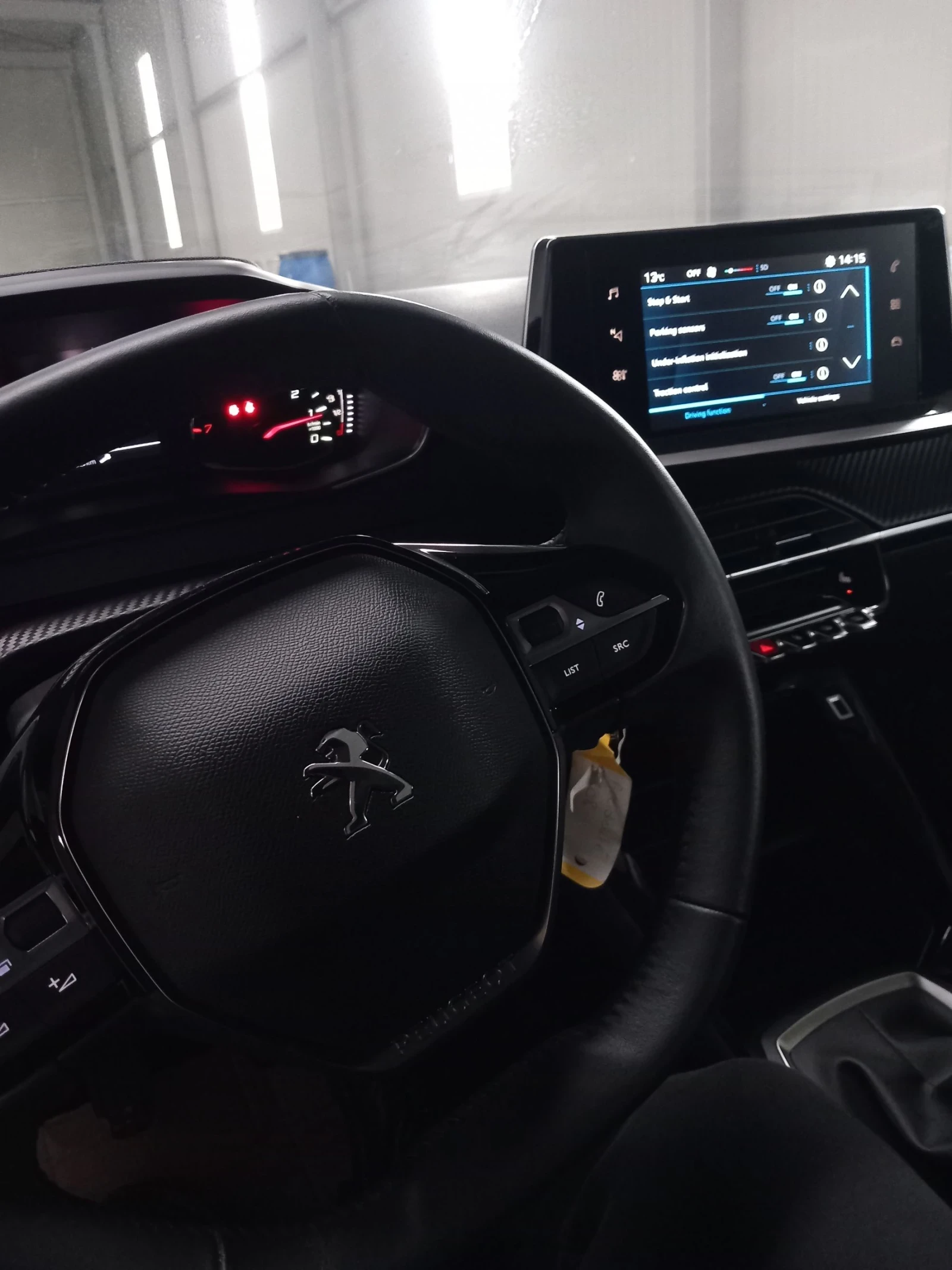 Peugeot 208  - изображение 4