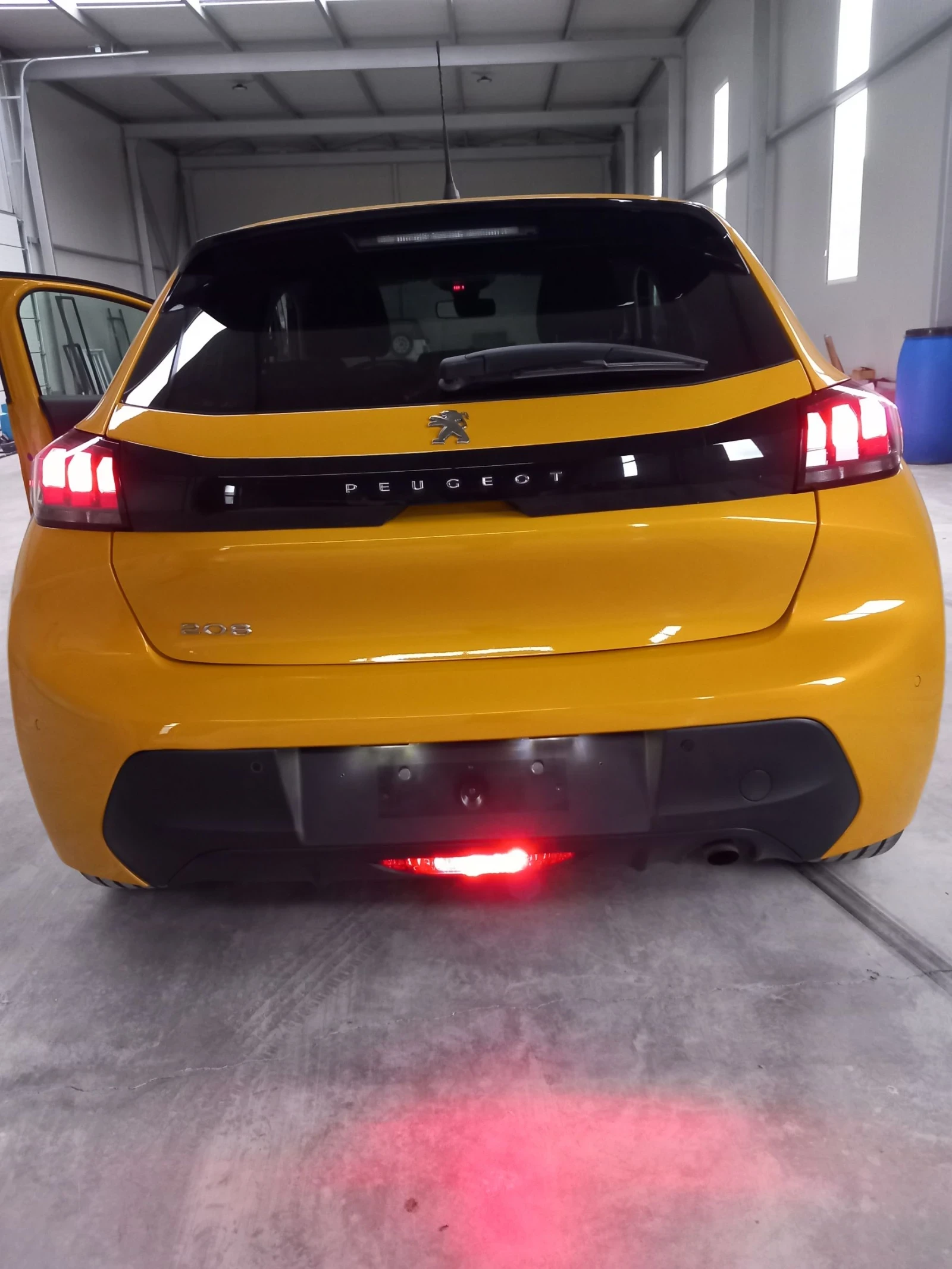 Peugeot 208  - изображение 2