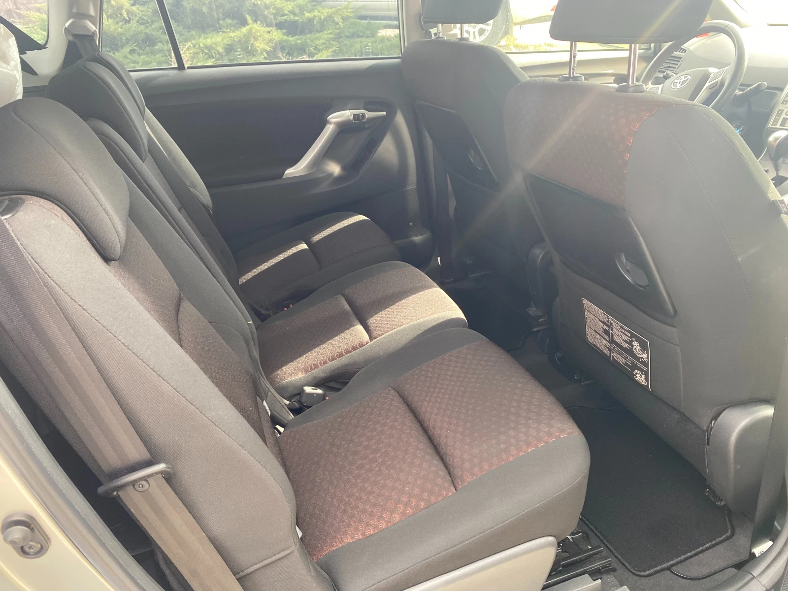 Toyota Verso 1.8 AT - изображение 10