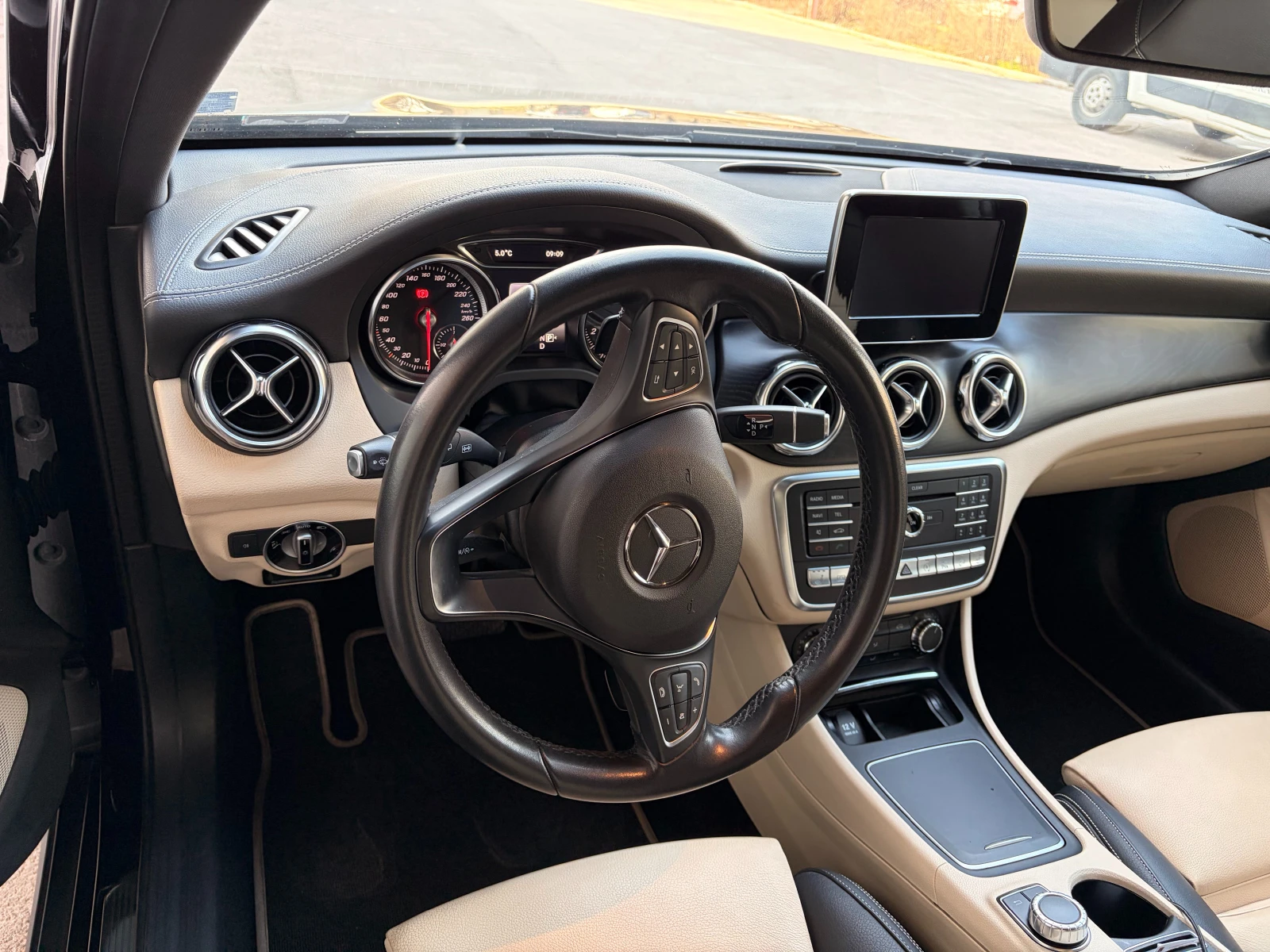 Mercedes-Benz CLA 220 4 matic sport, снимка 5 - Автомобили и джипове - 53713830