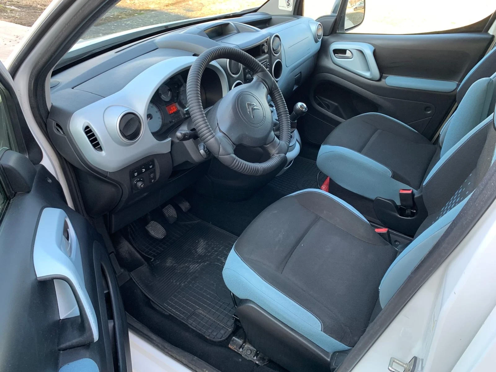 Citroen Berlingo 1.6 HDI 68kW Климатик, снимка 17 - Автомобили и джипове - 53746365