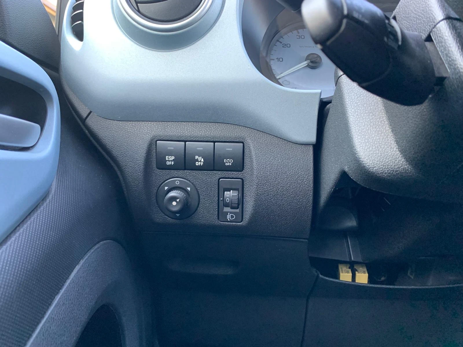 Citroen Berlingo 1.6 HDI 68kW Климатик, снимка 10 - Автомобили и джипове - 53746365