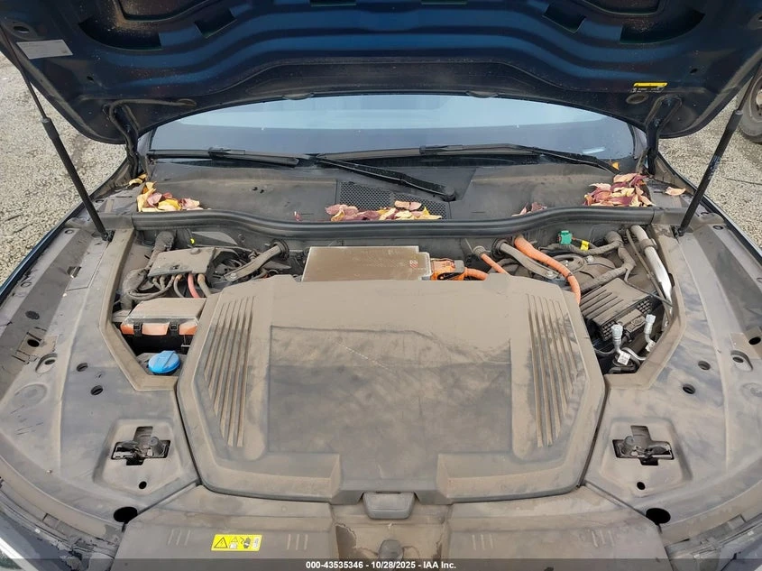 Audi E-Tron Premium Plus Quattro, снимка 10 - Автомобили и джипове - 53817196