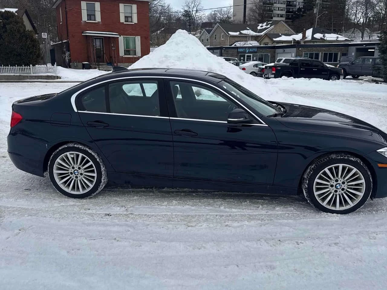 BMW 335 * xDrive * CARFAX * ДВА КЛЮЧА * KEYLESS * ПОДГРЕВИ, снимка 3 - Автомобили и джипове - 53991937