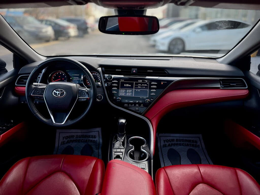 Toyota Camry XSE* SPORT PKG* ПОДГРЕВ* DISTR* PANO* ЕЛ. СЕДАЛКИ, снимка 15 - Автомобили и джипове - 55444056