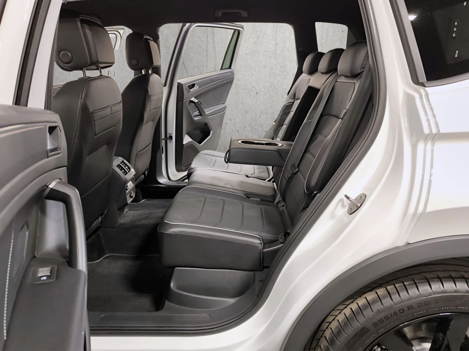 VW Tiguan Allspace 2.0 TDI 4Motion = R-line= Гаранция - изображение 8