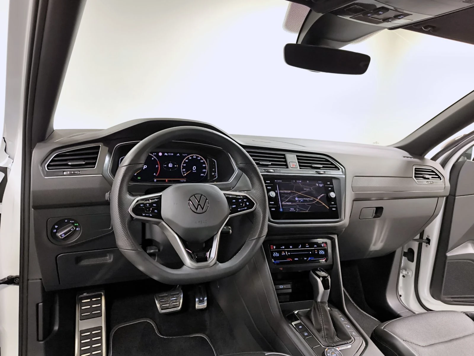 VW Tiguan Allspace 2.0 TDI 4Motion = R-line= Гаранция - изображение 6