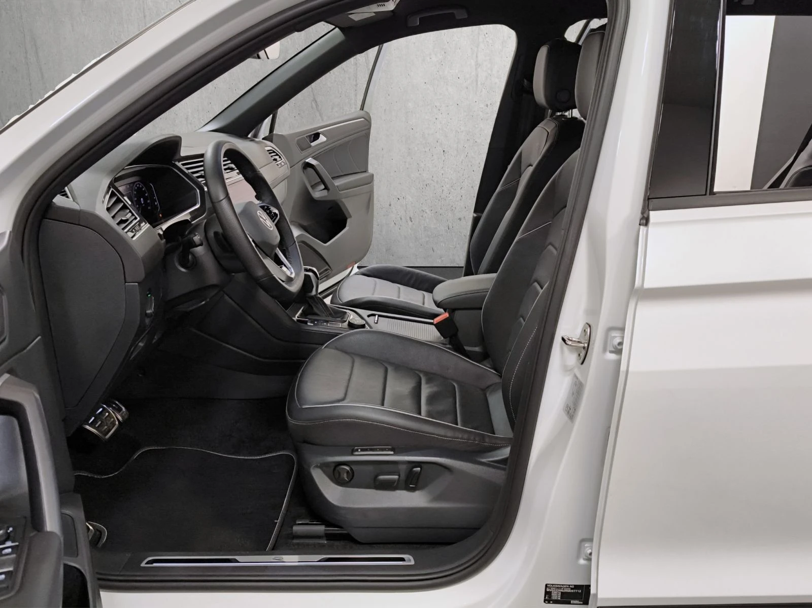 VW Tiguan Allspace 2.0 TDI 4Motion = R-line= Гаранция - изображение 5