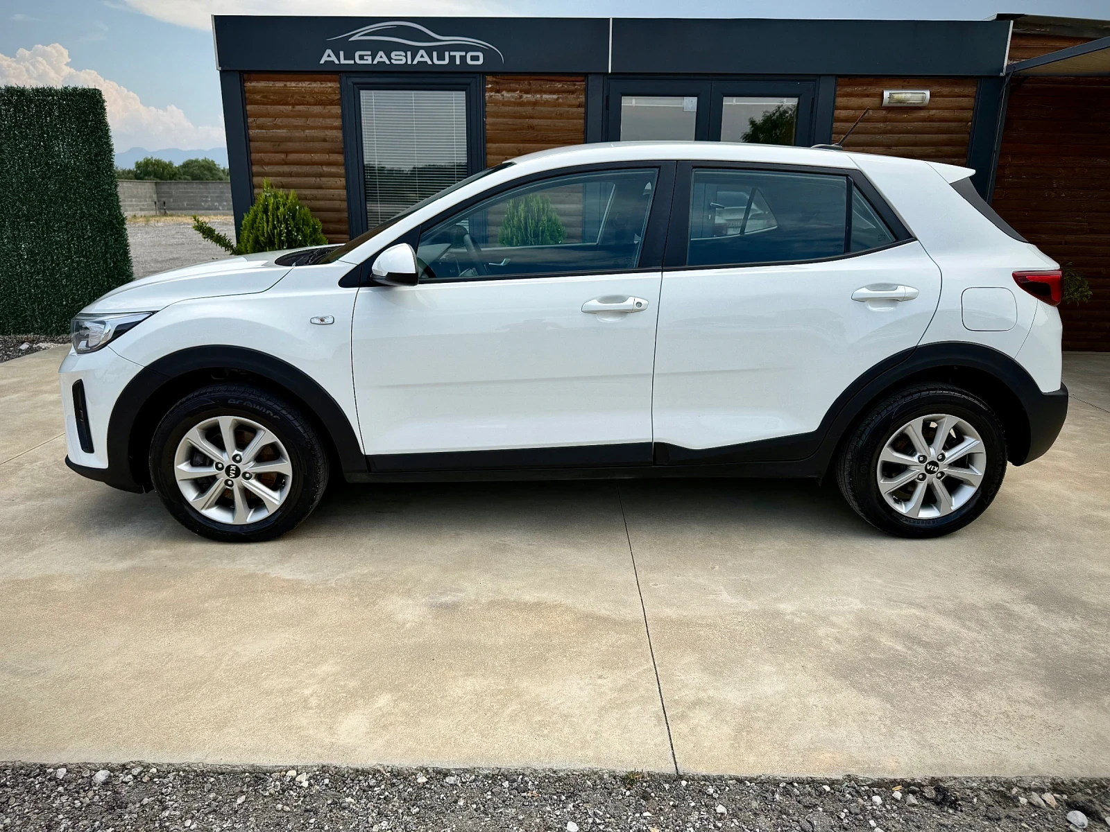 Kia Stonic 1.4 MPI* EURO 6 - изображение 2