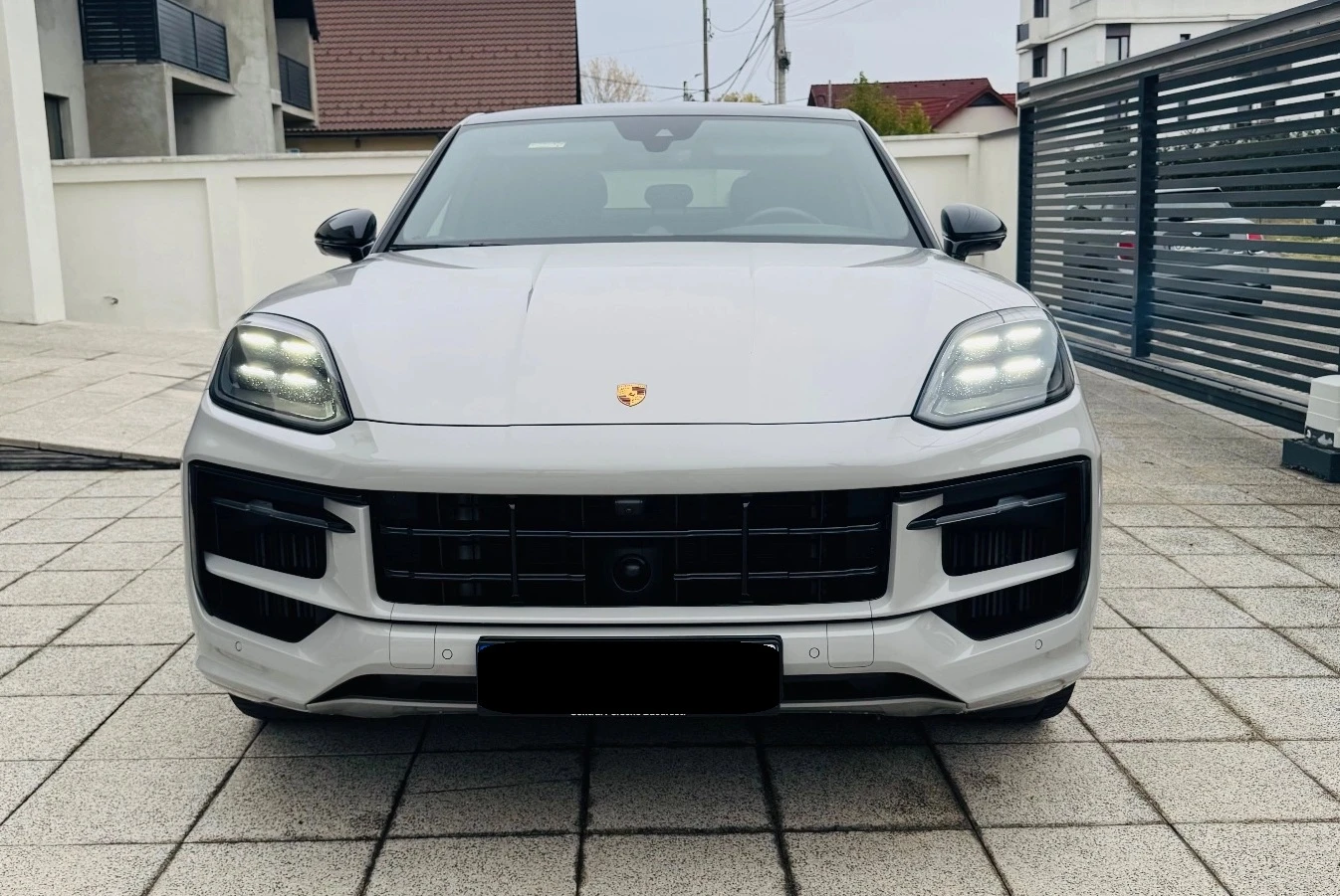 Porsche Cayenne Coupe 3.0 V6 E-Hybrid - изображение 2