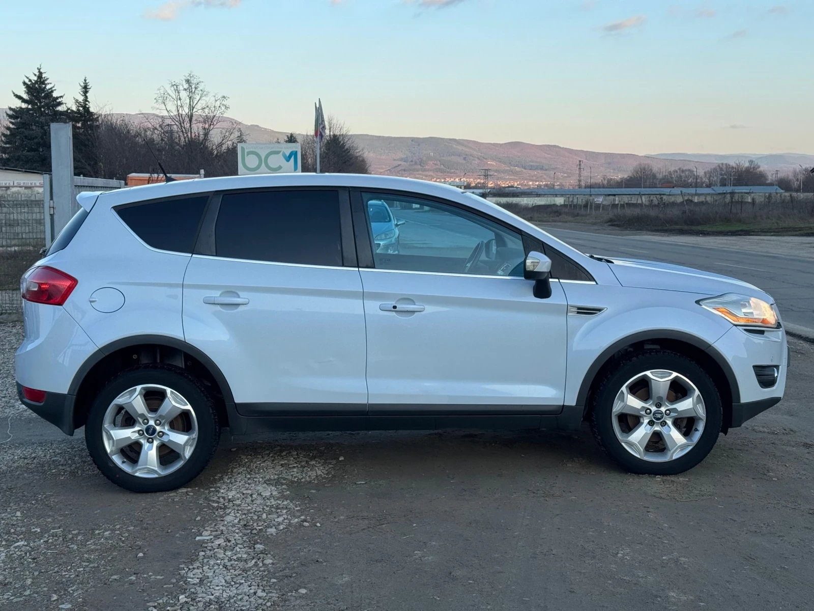 Ford Kuga 2.0DTCI 136k.s 4x4 ПАНОРАМА - изображение 6