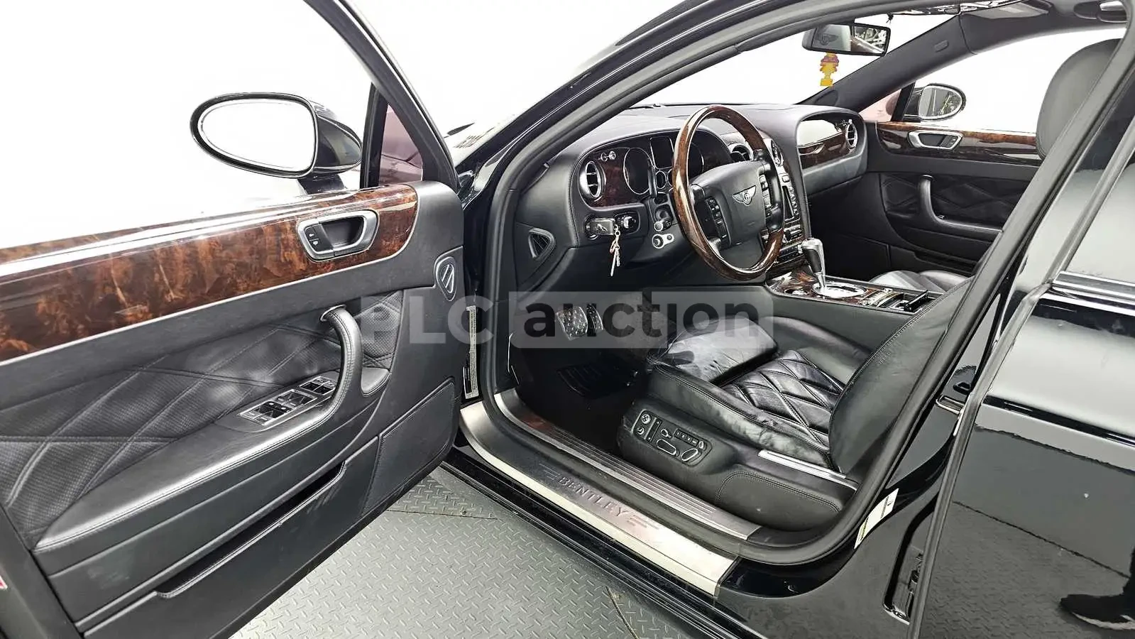 Bentley Flying Spur ВЪЗДУХ/V12/ЛИЗИНГ ОТ 232 ЕВРО , снимка 9 - Автомобили и джипове - 54091287