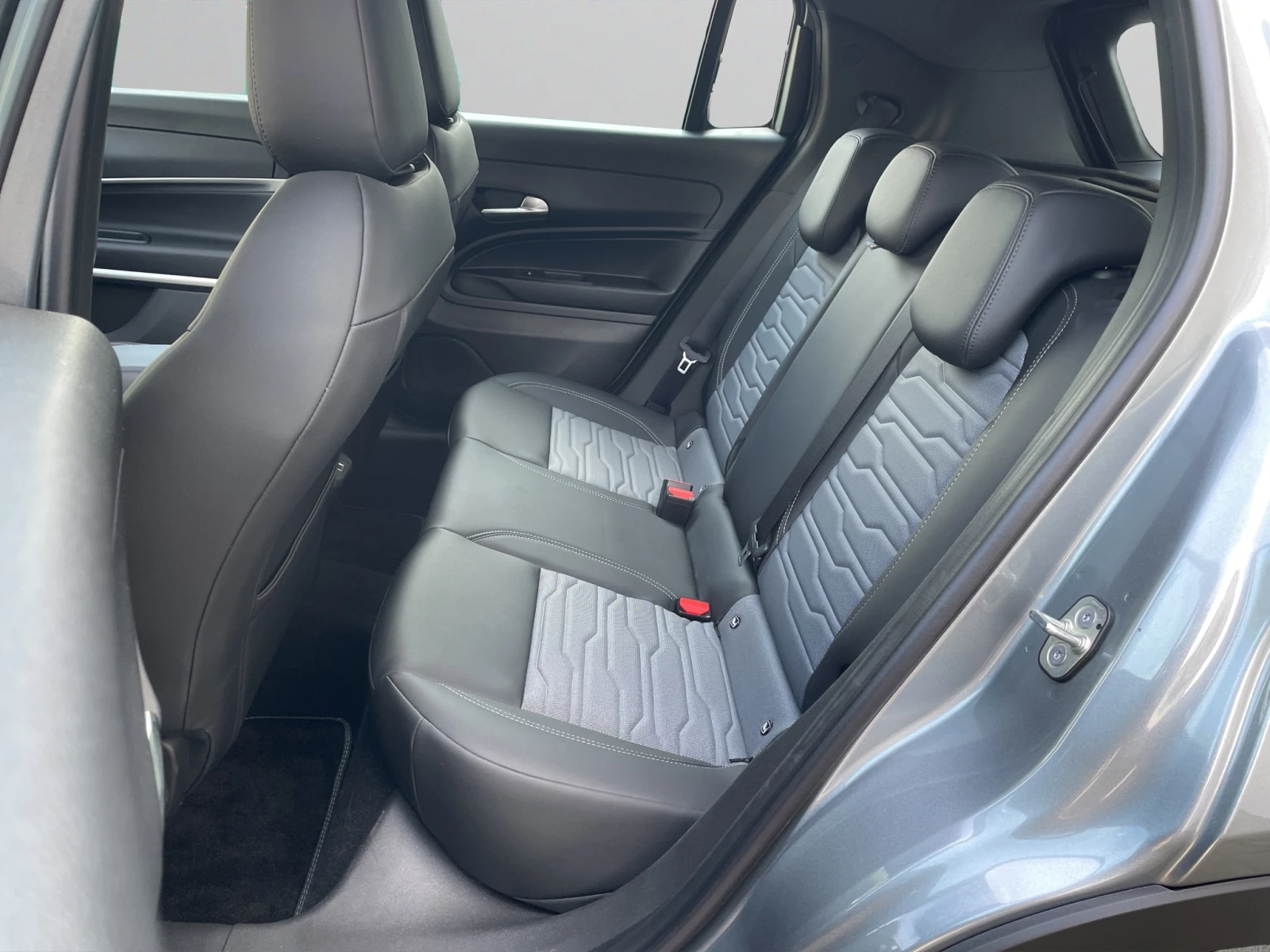 Jeep Avenger UPLAND 1.2 e-Hybrid 48V Petrol 145 hp 6-DCT 4xe | Mobile.bg � ����������� 14