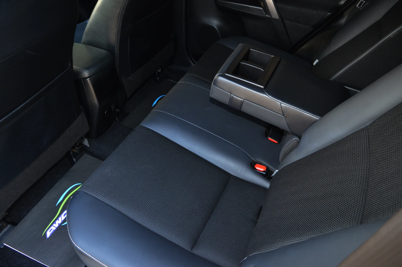 Toyota Rav4 2.5i HYBRID - ШВЕЙЦАРИЯ, снимка 8 - Автомобили и джипове - 54771154