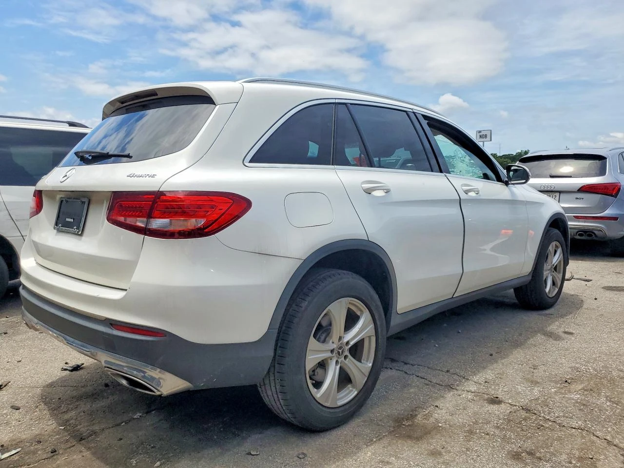 Mercedes-Benz GLC 300 4MATIC, снимка 3 - Автомобили и джипове - 55012055