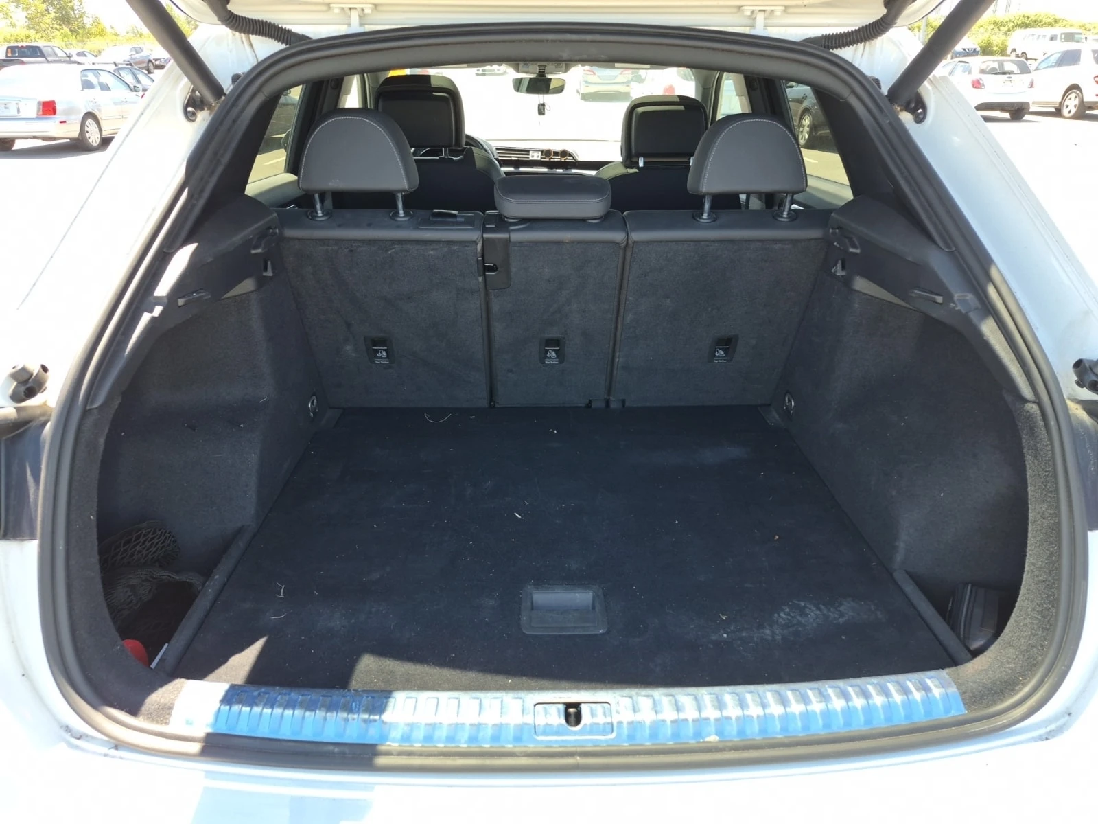 Audi Q3  Technik / Distronic / B&O / CARFAX / Автокредит, снимка 13 - Автомобили и джипове - 55986661