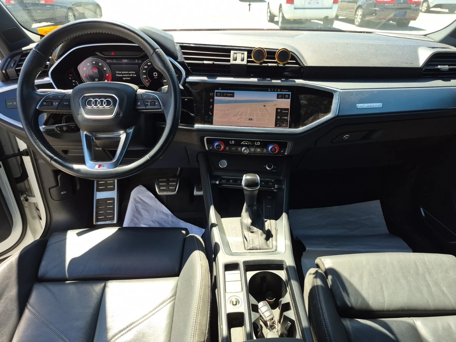 Audi Q3  Technik / Distronic / B&O / CARFAX / Автокредит, снимка 2 - Автомобили и джипове - 55986661