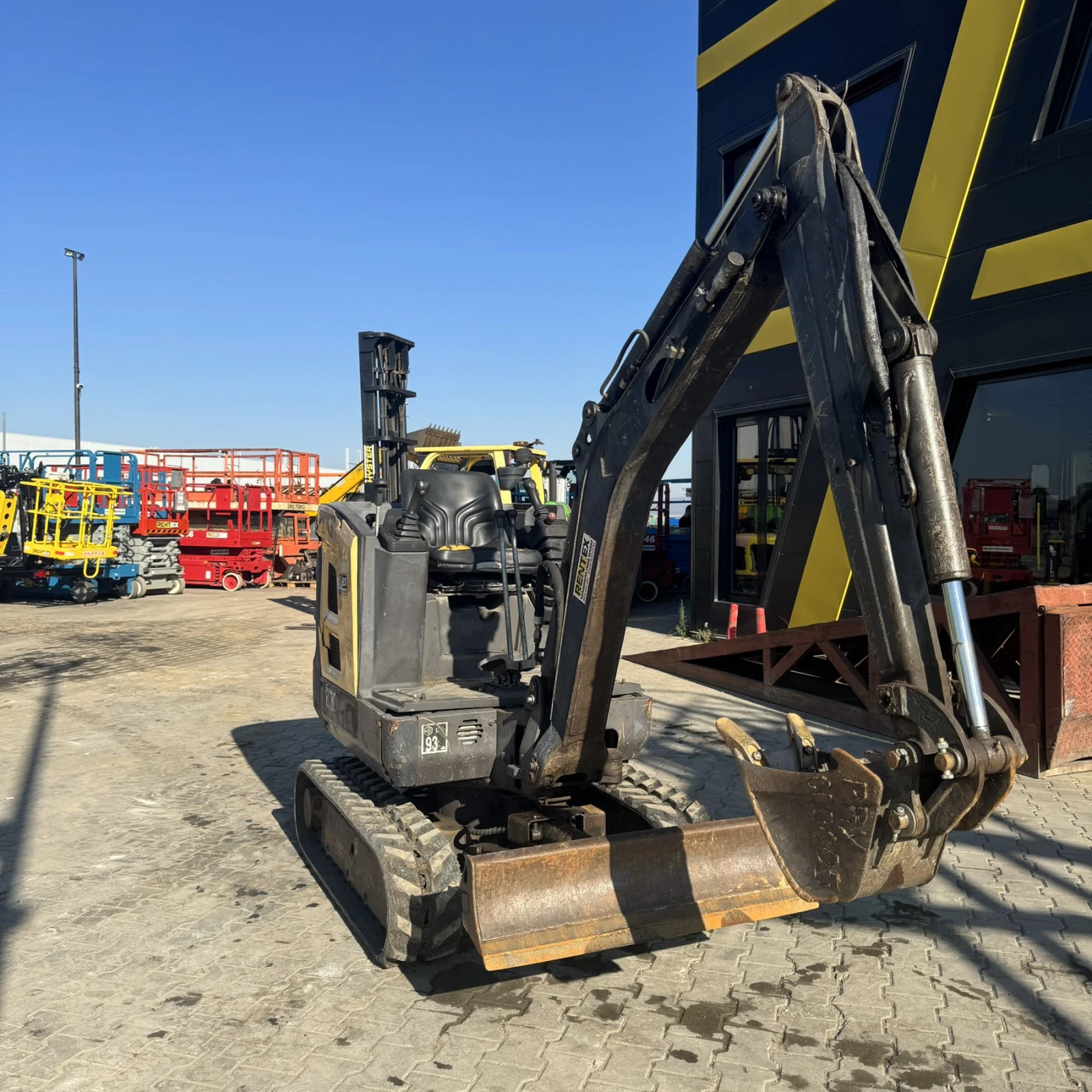 Багер Volvo EC18C 2011, снимка 8 - Индустриална техника - 56612040