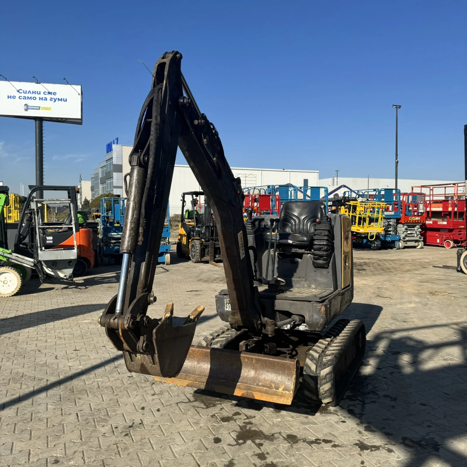 Багер Volvo EC18C 2011, снимка 4 - Индустриална техника - 56612040