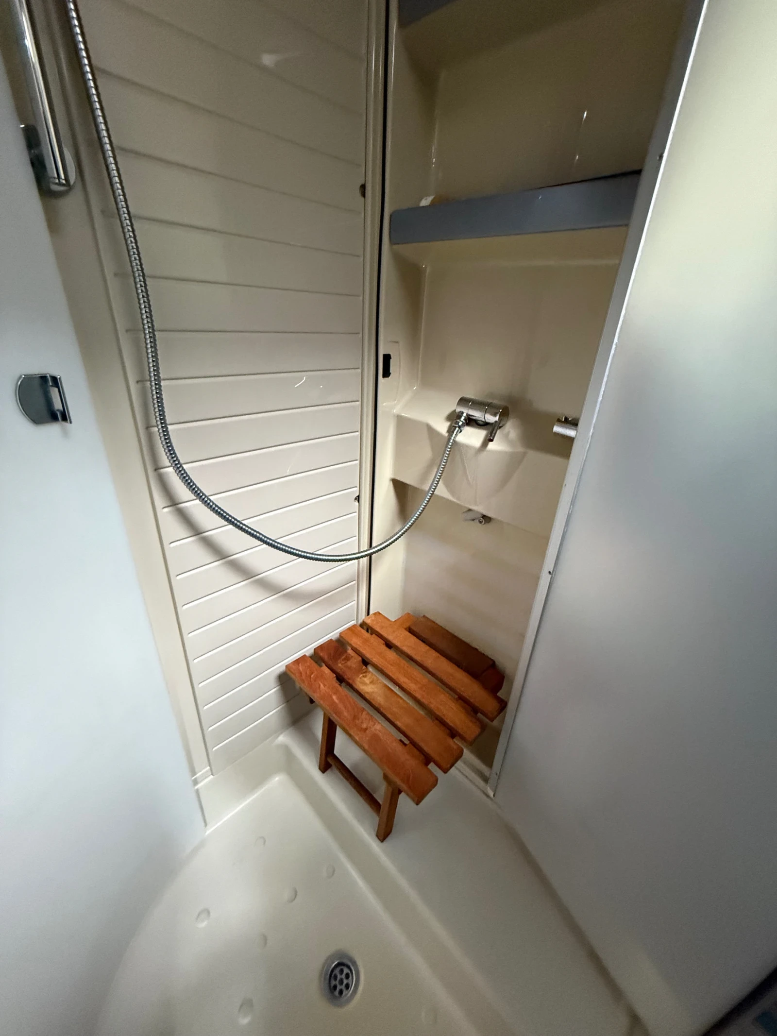 Кемпер Burstner Aviano 675 Автоматик, снимка 10 - Каравани и кемпери - 54218764