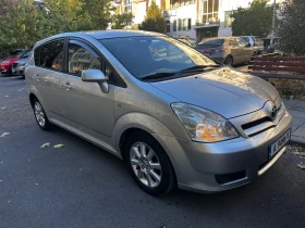 Toyota Corolla verso 1.8* Газ * Bluetooth * Камера * Мултиволан * , снимка 1