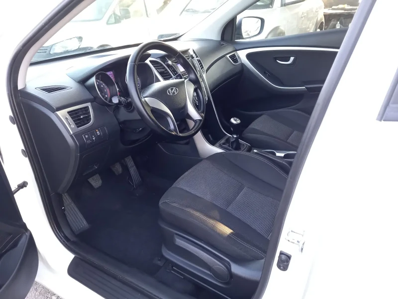 Hyundai I30 1.4i 100k.c. Swiss Edition, снимка 9 - Автомобили и джипове - 47729715