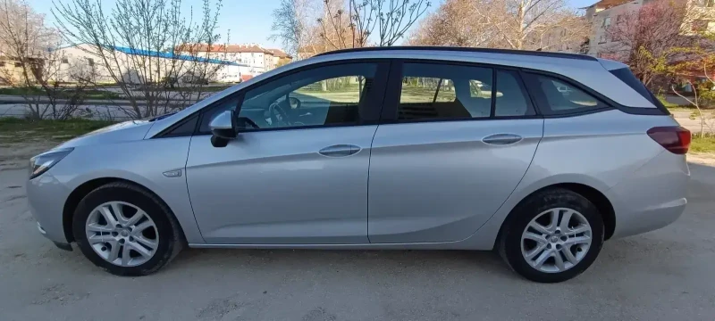Opel Astra 1.6 Sports Tourer, снимка 10 - Автомобили и джипове - 52455163