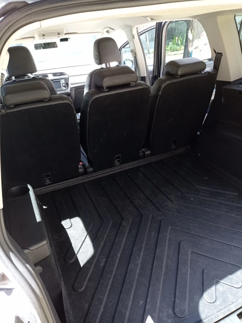 VW Touran, снимка 16 - Автомобили и джипове - 51720237