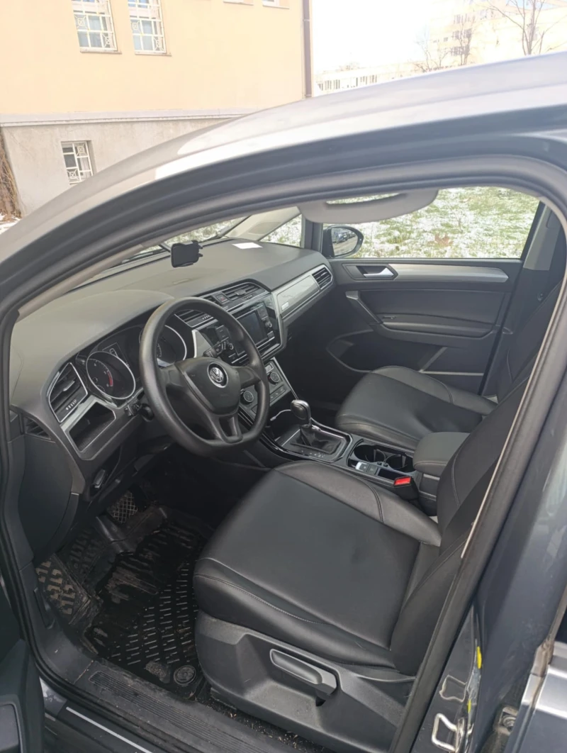 VW Touran, снимка 5 - Автомобили и джипове - 51720237