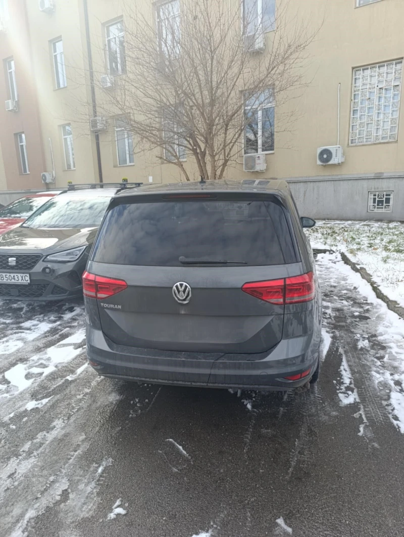 VW Touran, снимка 2 - Автомобили и джипове - 51720237