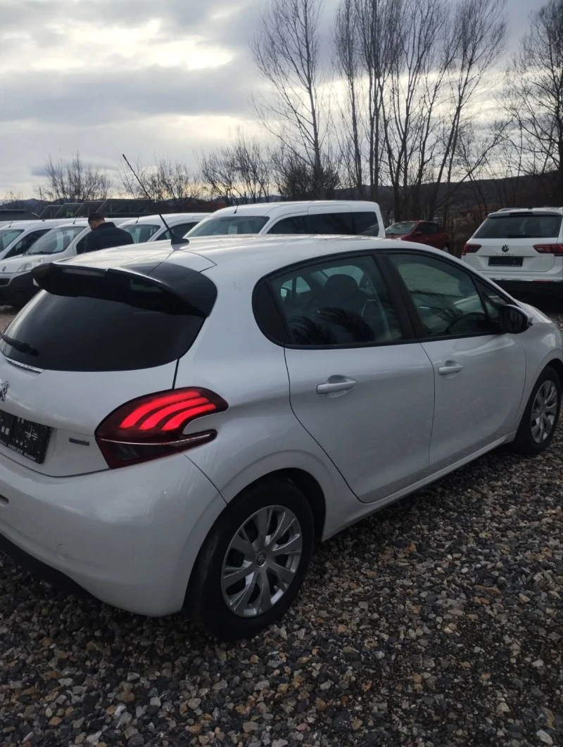 Peugeot 208, снимка 6 - Автомобили и джипове - 51953459