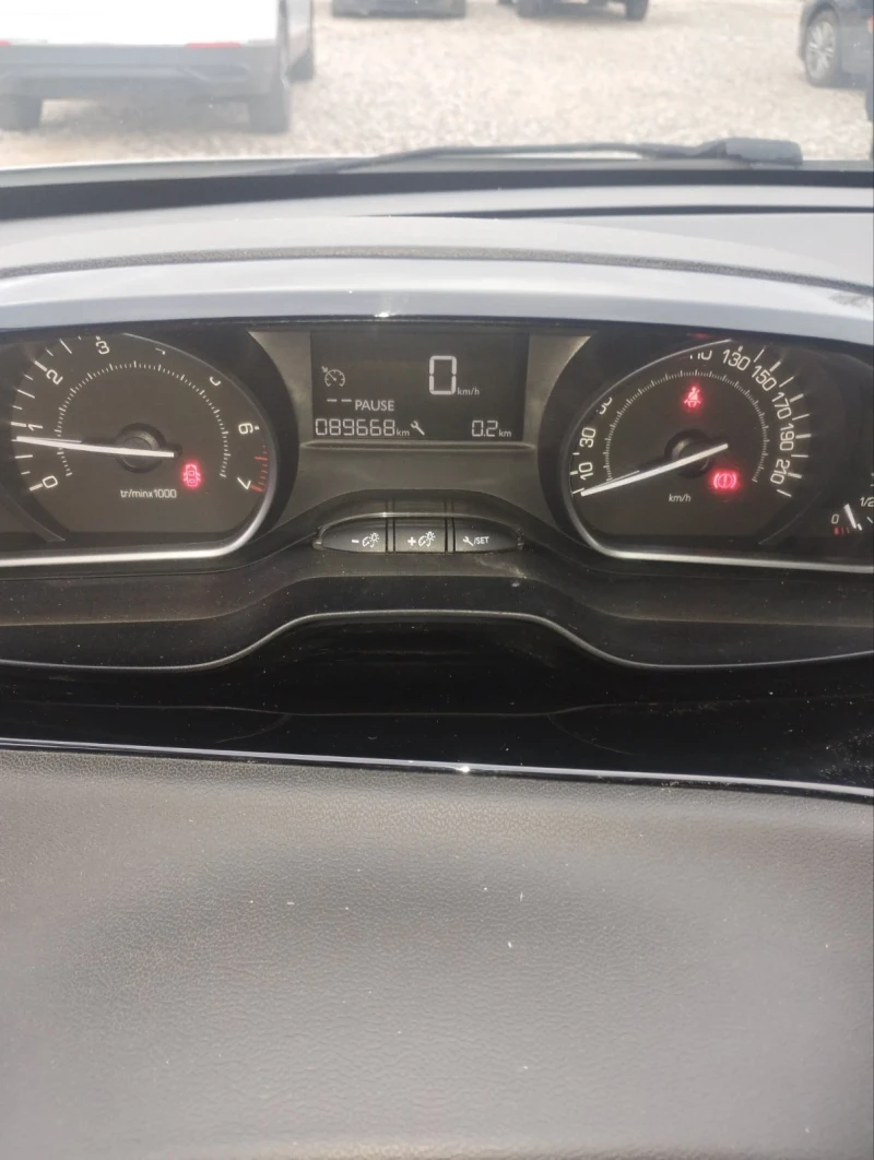 Peugeot 208, снимка 5 - Автомобили и джипове - 51953459