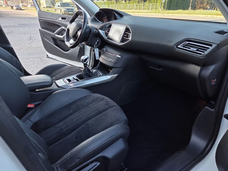 Peugeot 308 1, 6 benzin 156 hp Реални км!!!, снимка 16 - Автомобили и джипове - 52736822