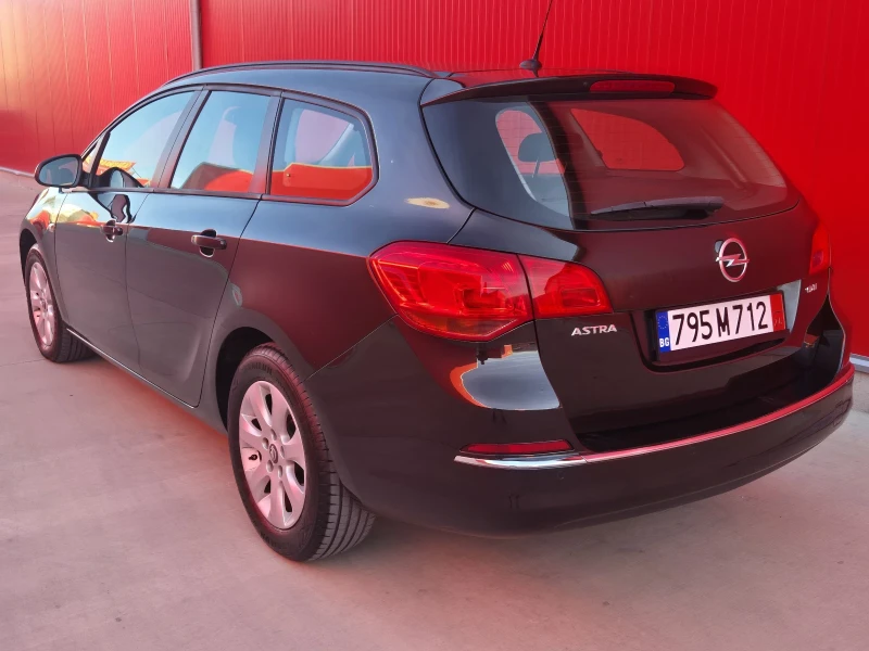 Opel Astra 1.6cdi ОБСЛУЖЕНА, снимка 3 - Автомобили и джипове - 52865317