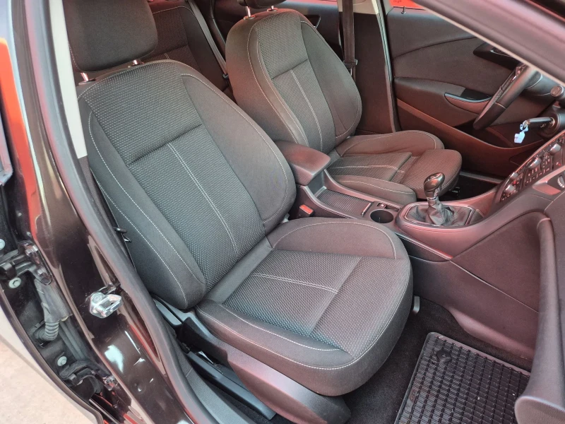 Opel Astra 1.6cdi ОБСЛУЖЕНА, снимка 10 - Автомобили и джипове - 52865317