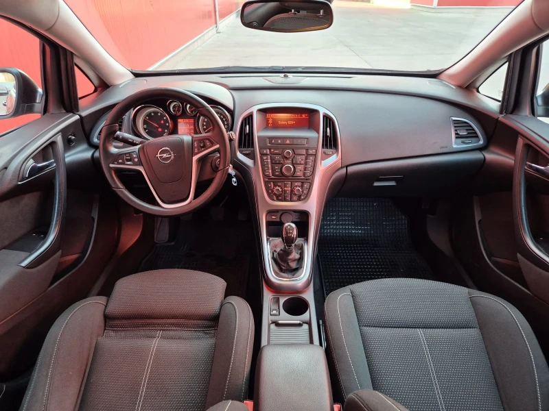 Opel Astra 1.6cdi ОБСЛУЖЕНА, снимка 8 - Автомобили и джипове - 52865317