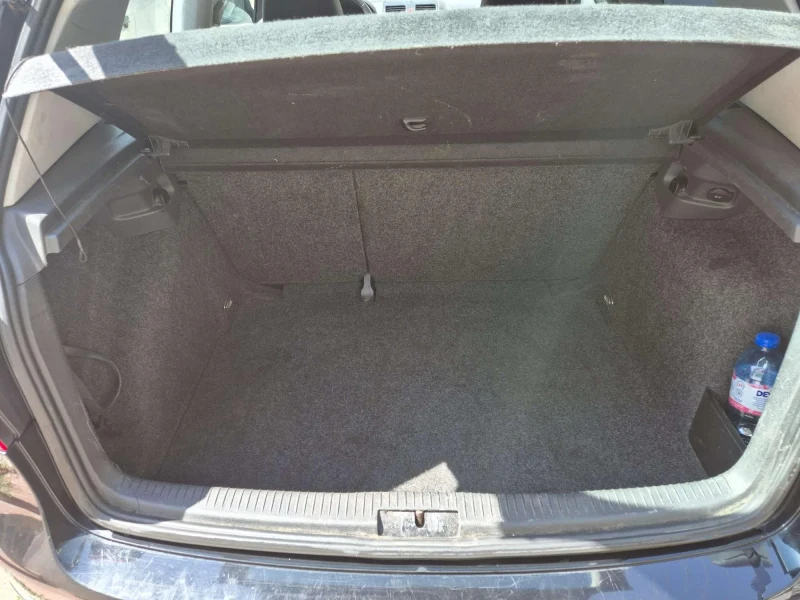 VW Golf 1.6 Бензин, снимка 8 - Автомобили и джипове - 53211556