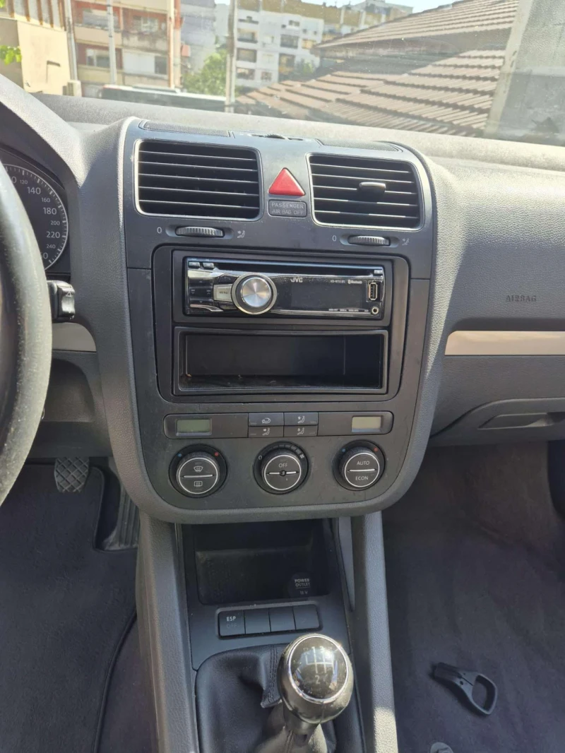 VW Golf 1.6 Бензин, снимка 6 - Автомобили и джипове - 53211556
