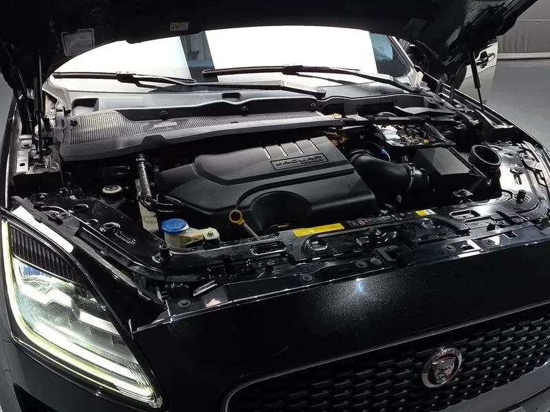 Jaguar E-pace, снимка 6 - Автомобили и джипове - 54855132