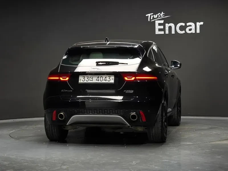 Jaguar E-pace, снимка 4 - Автомобили и джипове - 54855132